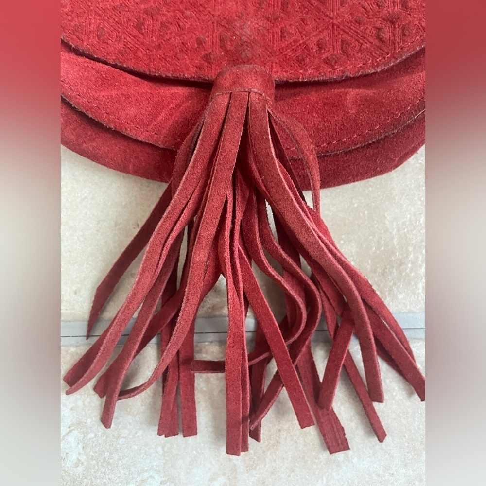 Urban Outfitters Ecote Leanne Maroon EmbossedSuede Saddle Bag, Fringe Bottom - Picture 3 of 7